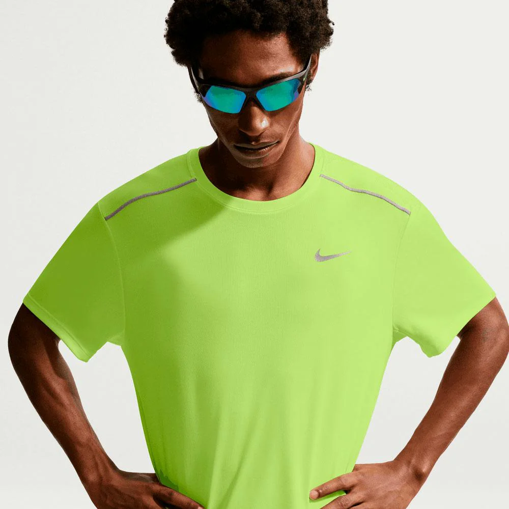Camiseta Nike Miler De Running De Manga Corta Con Protección Uv DrI-Fit - Hombre - Image 2