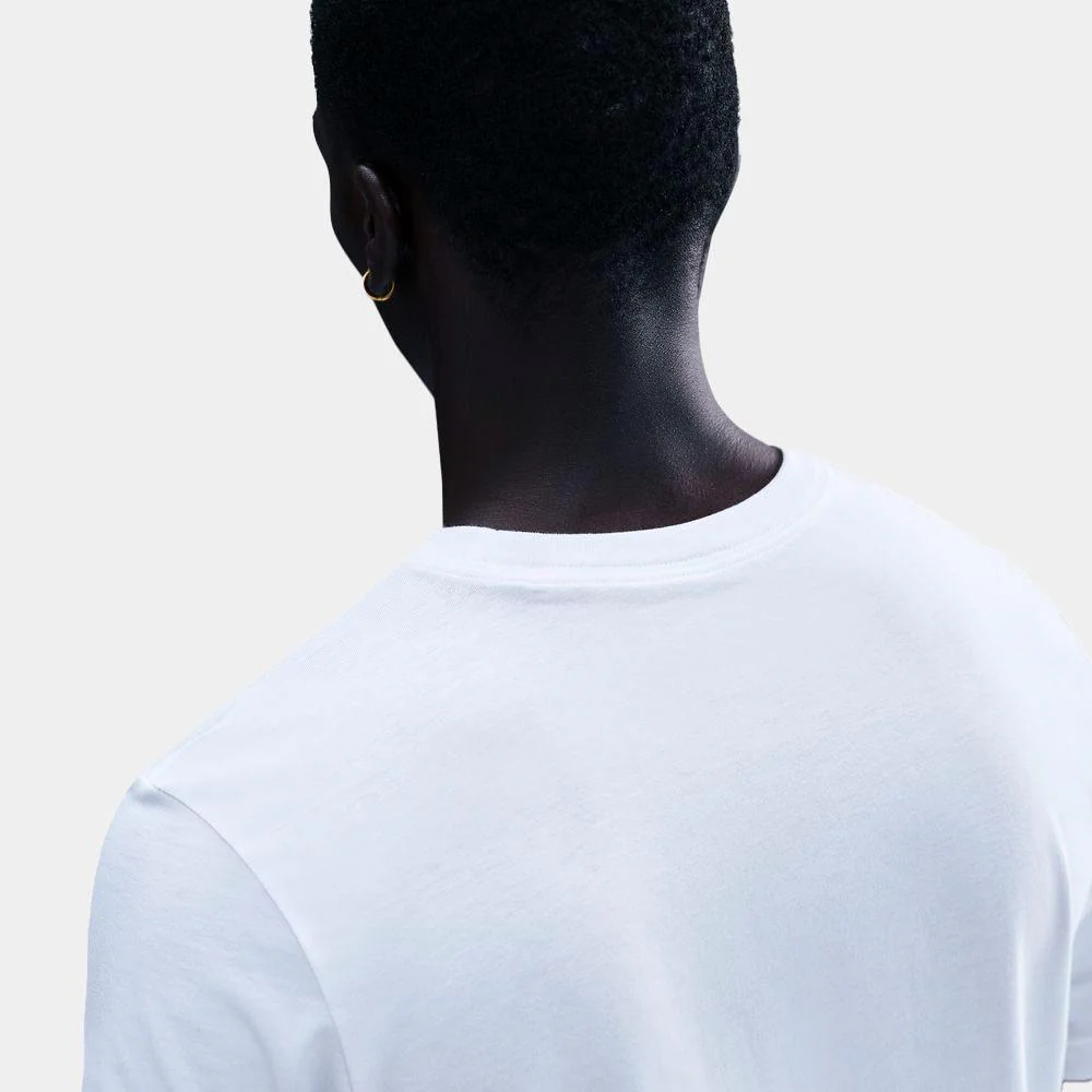 Camiseta Nike Sportswear Club - Image 4