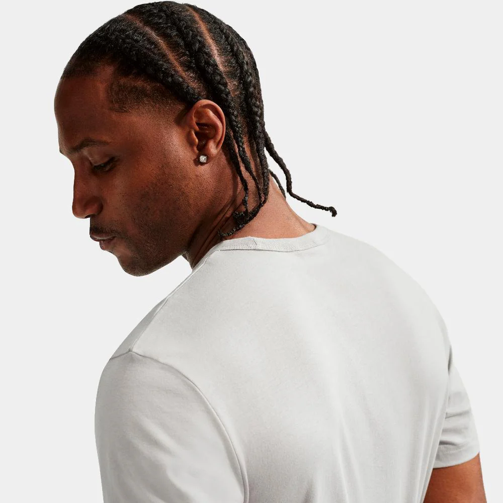 Camiseta Nike Sportswear Men's Graphic - Image 5
