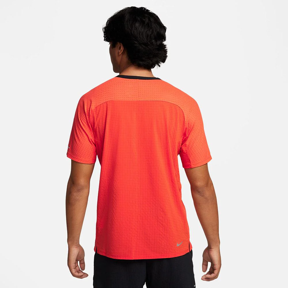 Nike Camiseta Trail Solar Chase DrI-Fit - Image 2