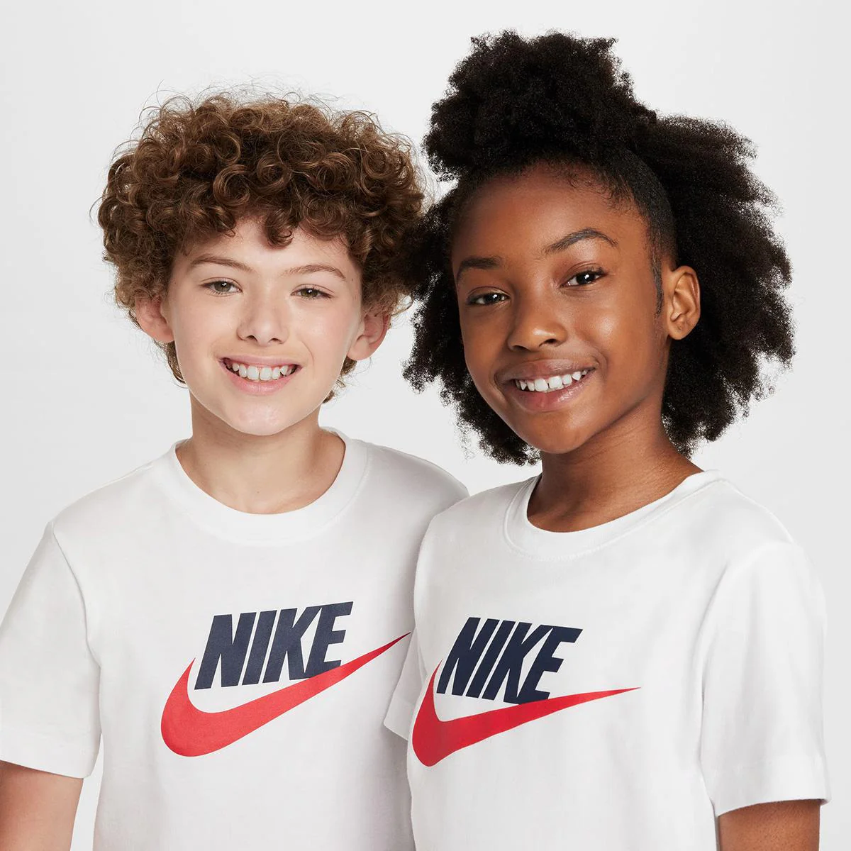 Camiseta Nike Sportswear Big Kids - Image 3