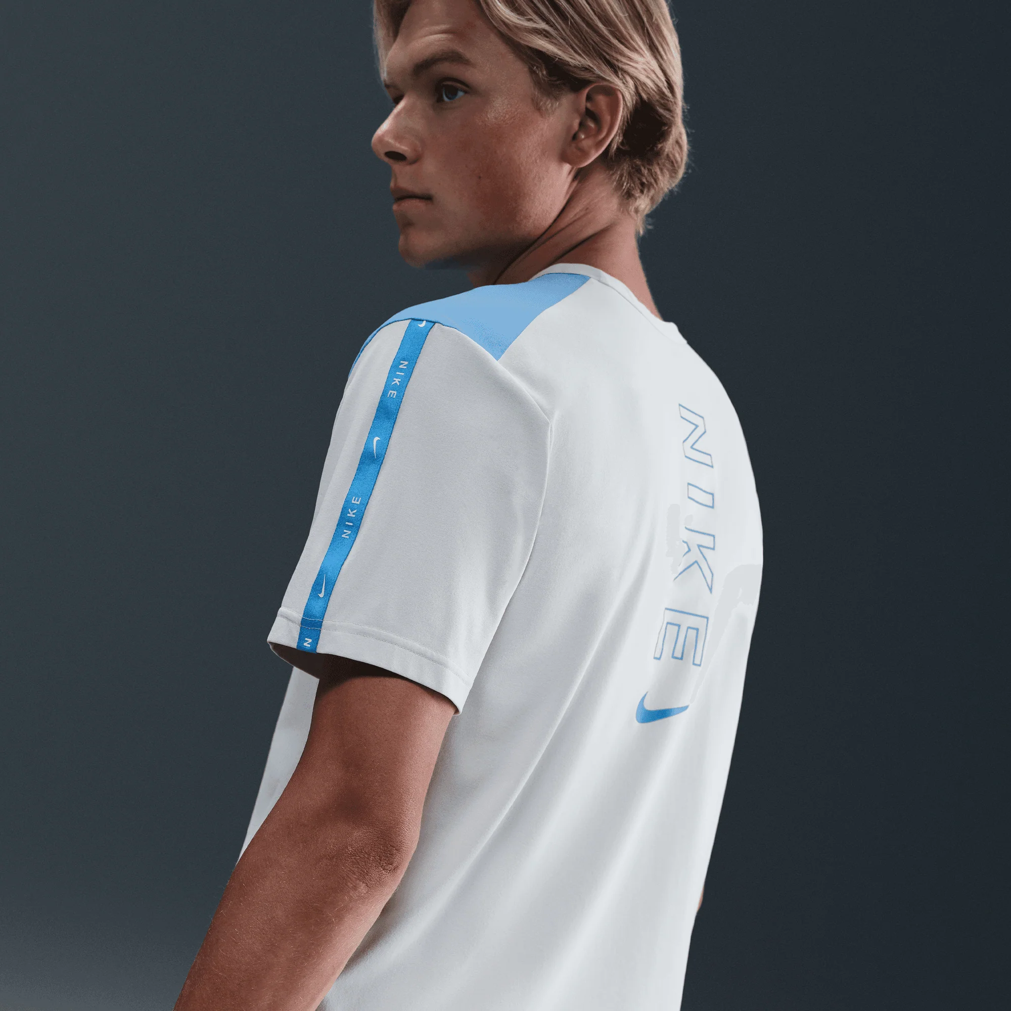 Camiseta Nike Sportswear - Image 4
