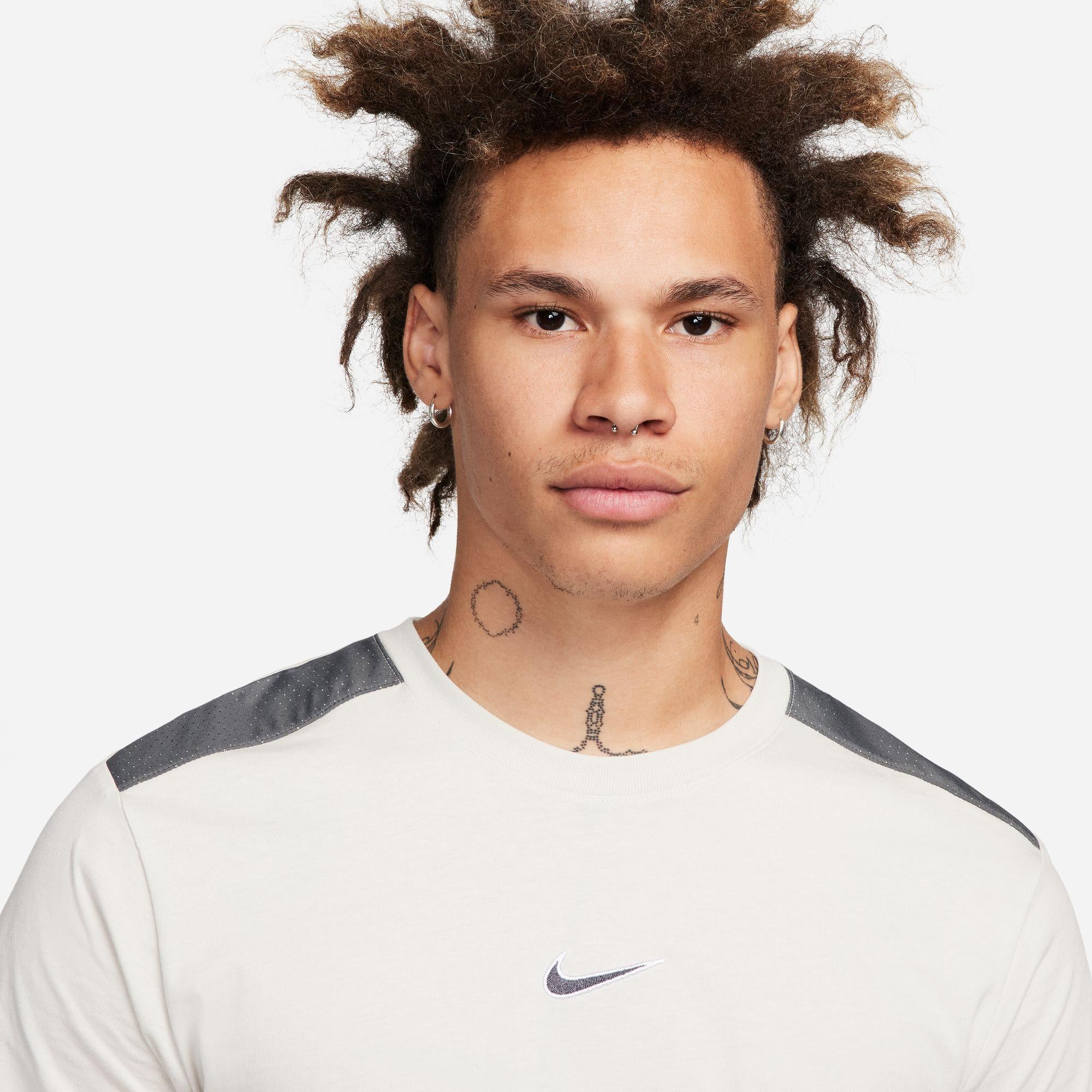 Nike Sportswear Men's Graphic T-Shi - Image 3