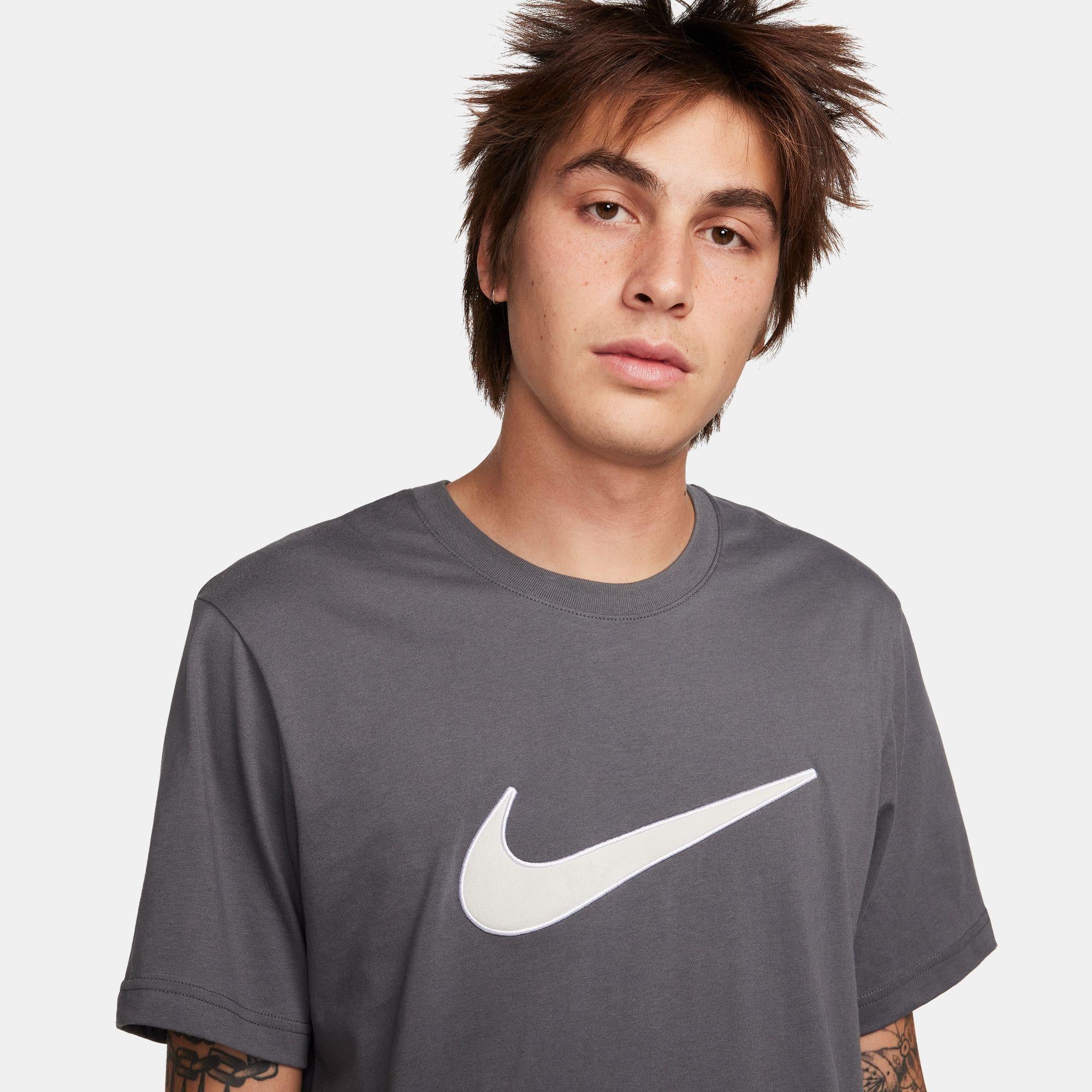 Nike Sportswear Men's T-Shirt - Image 3