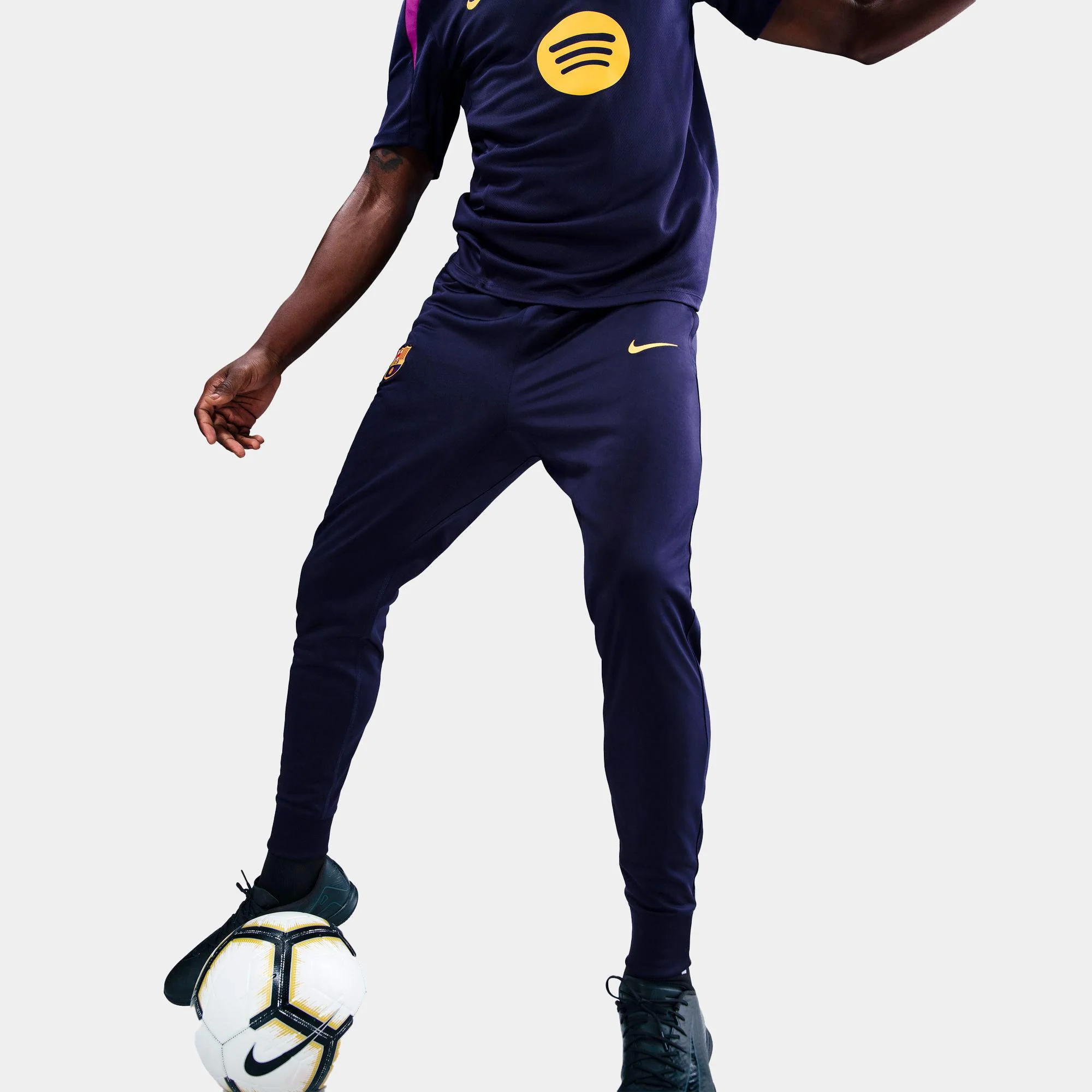 Pantalón Nike Fc Barcelona Strike Nike DrI-Fit Soccer Knit Track - Image 4