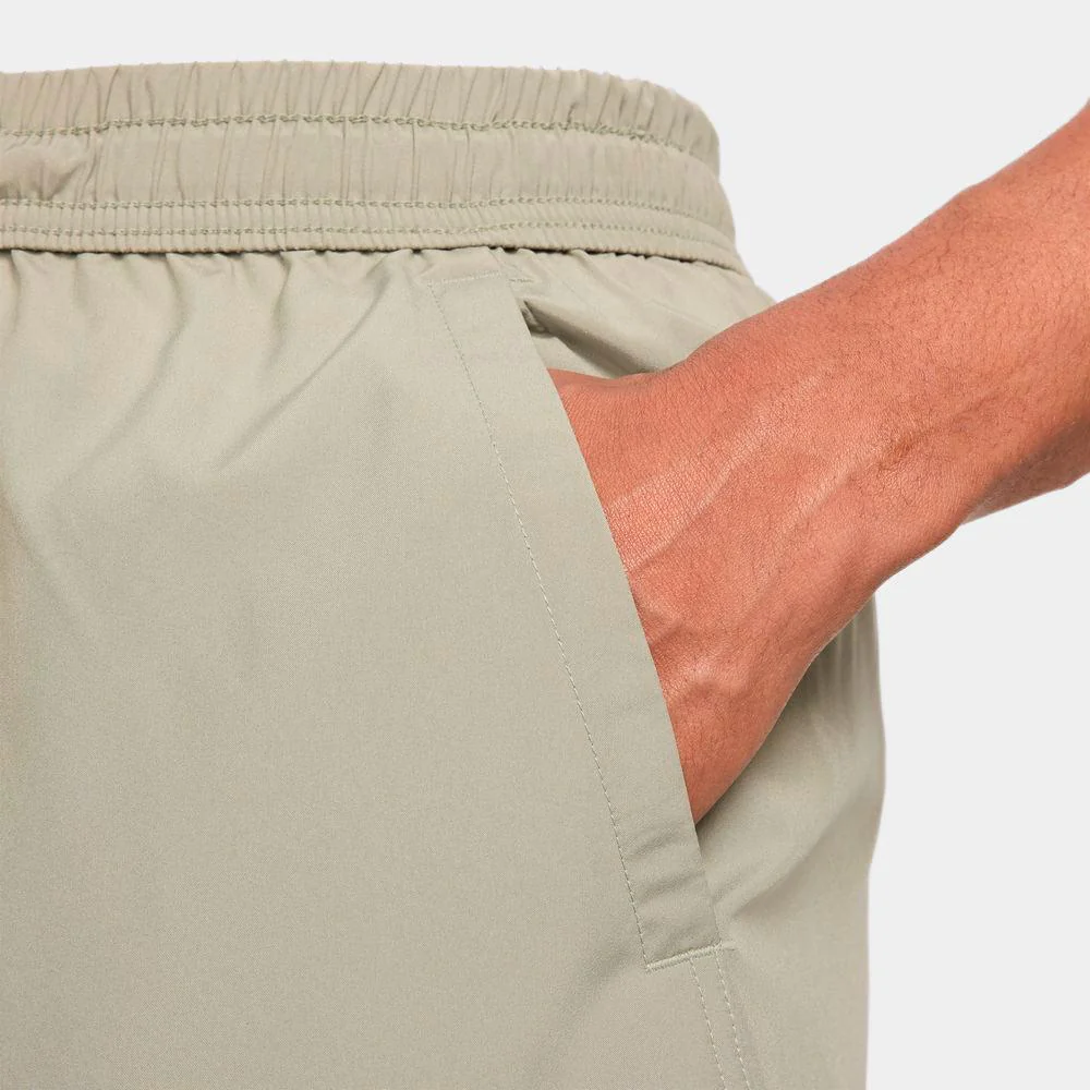 Pantalón Nike Form Corto Versátil DrI-Fit De 23 cm Sin Forro - Hombre - Image 3