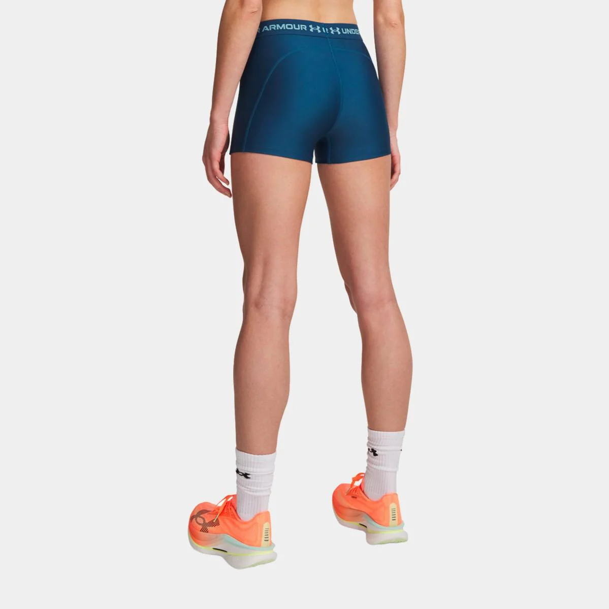Pantalones Cortos Ua Heatgear® Shorty 3” Para Mujer - Image 2