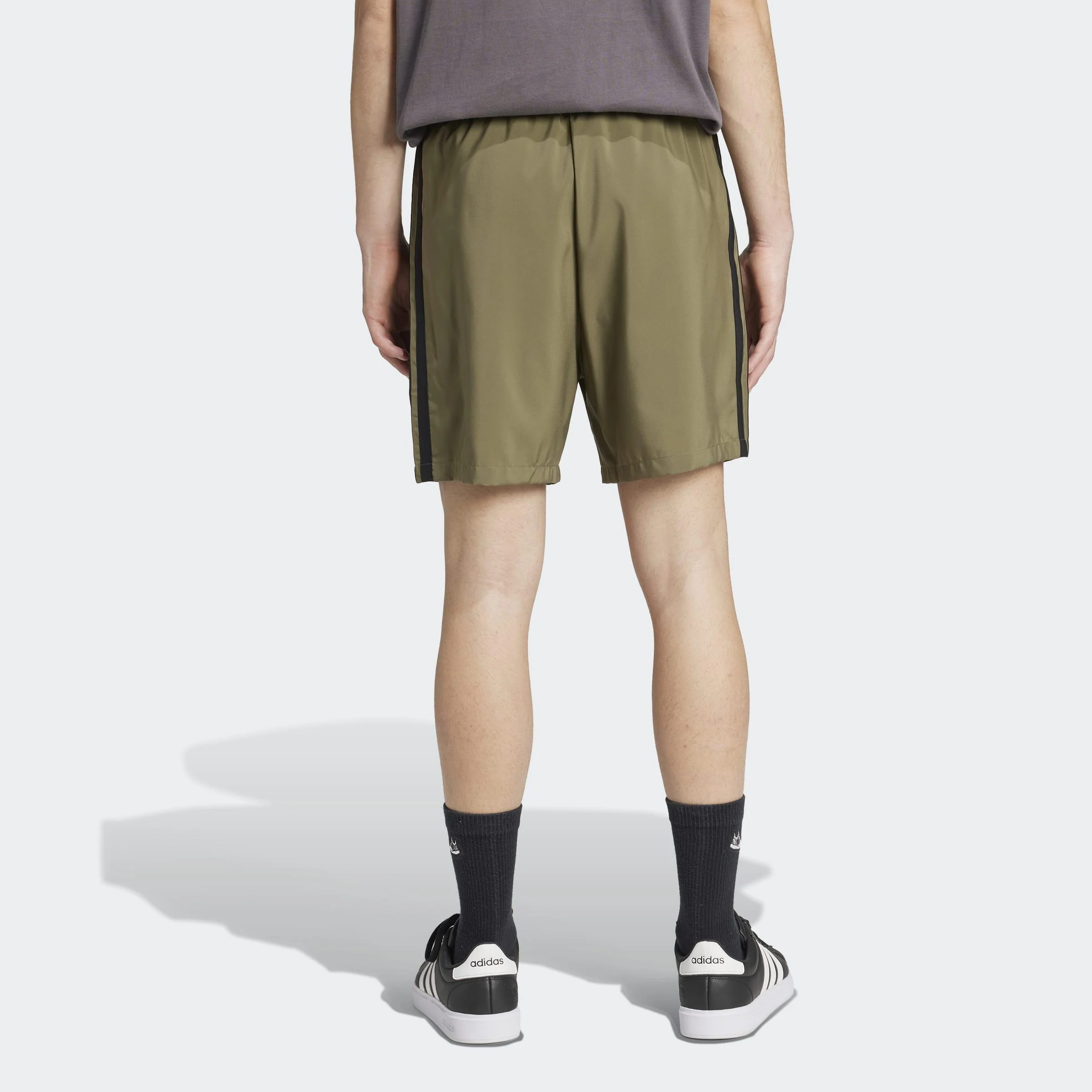 adidas Pantalón Corto Essentials Chelsea 3 Bandas - Image 3
